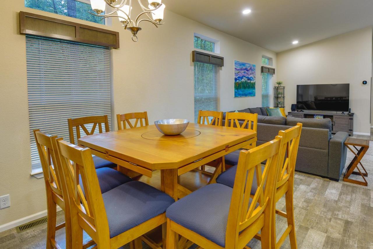 Hoodsport Vacation Rental With Private Lake Access! Ngoại thất bức ảnh
